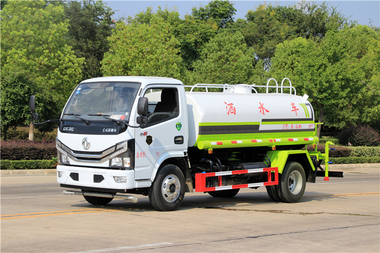 國(guó)六東風(fēng)多利卡5方灑水車(chē)