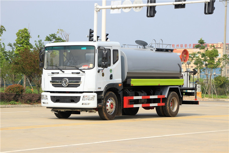 國(guó)六東風(fēng)D9（12-15噸）霧炮灑水車(chē)